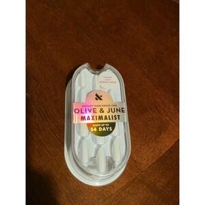 Olive & June‎ Maximalist Mani Press-On Nails Almond Long Iridescent Chrome